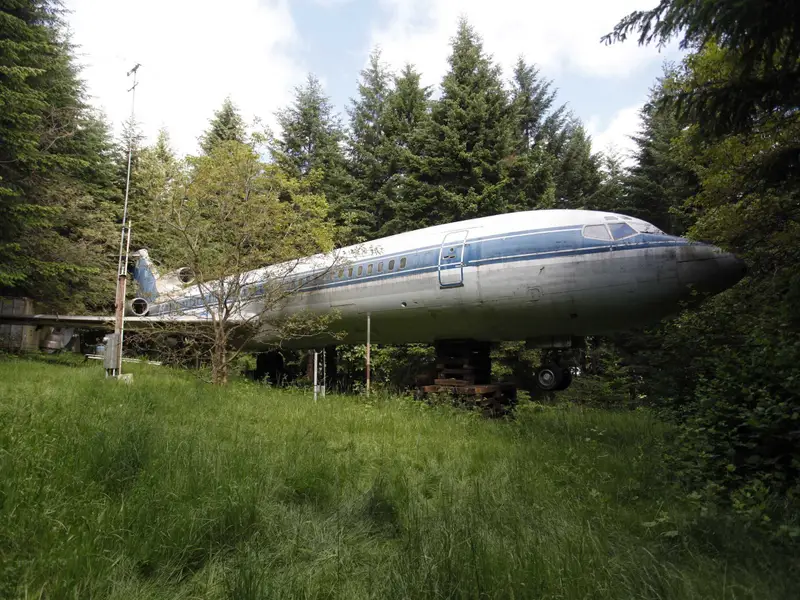 Electrical Engineer Turns Retired Jetliner into Dream Home, Proves Anything is Possible with Passion and Determination